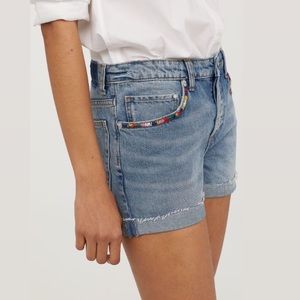 Denim Boyfriend Shorts w/ Embroidered Pockets 🌈